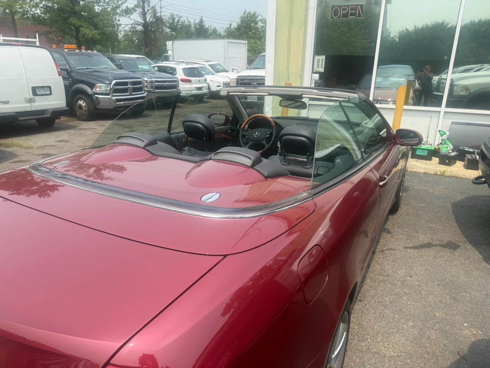 2006 Mercedes-Benz CLK 350 Cabriolet in Red — photo 5 of 8