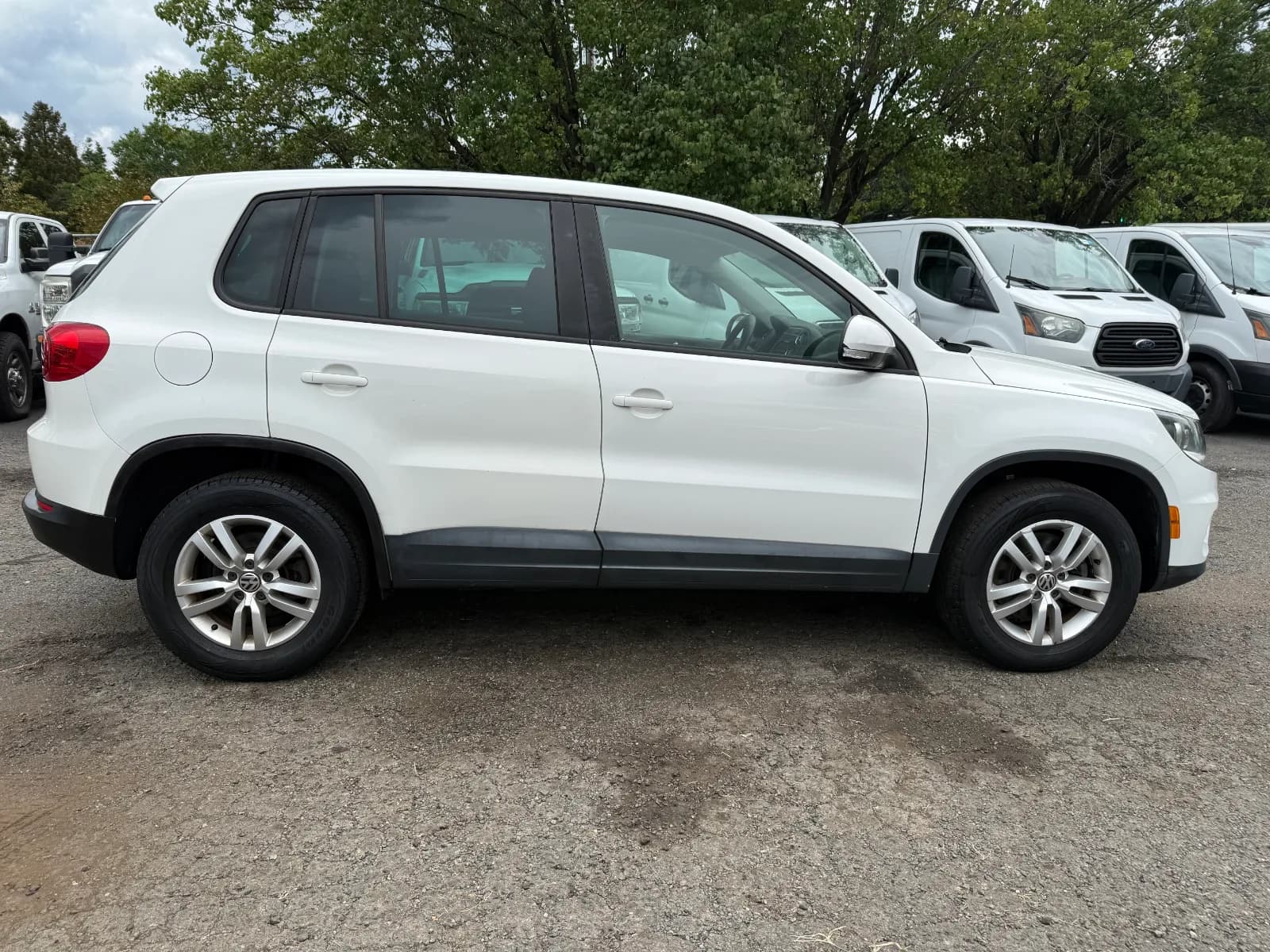 2012 Volkswagen Tiguan S in White, photo 6 of 16