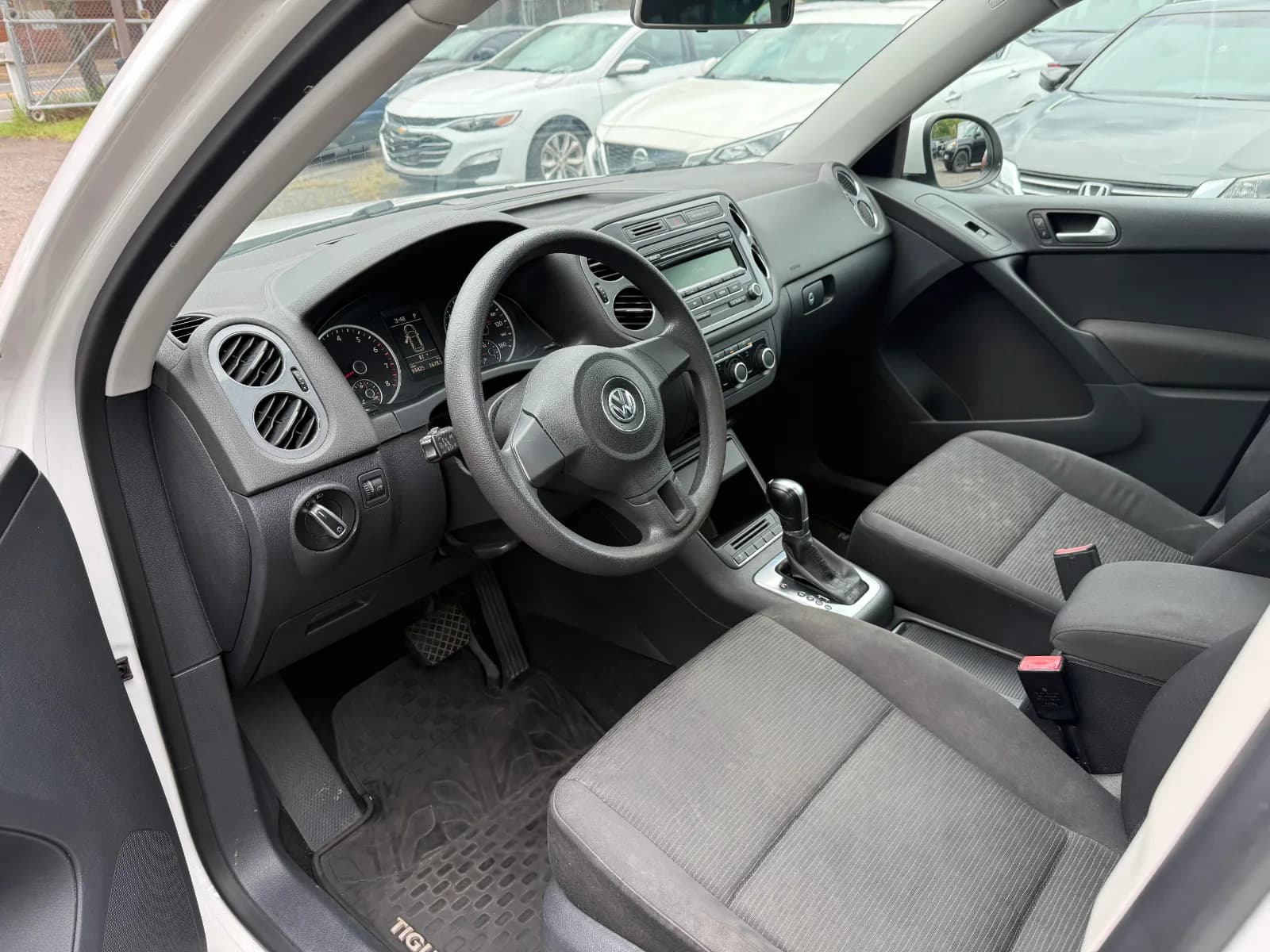 2012 Volkswagen Tiguan S in White, photo 9 of 16