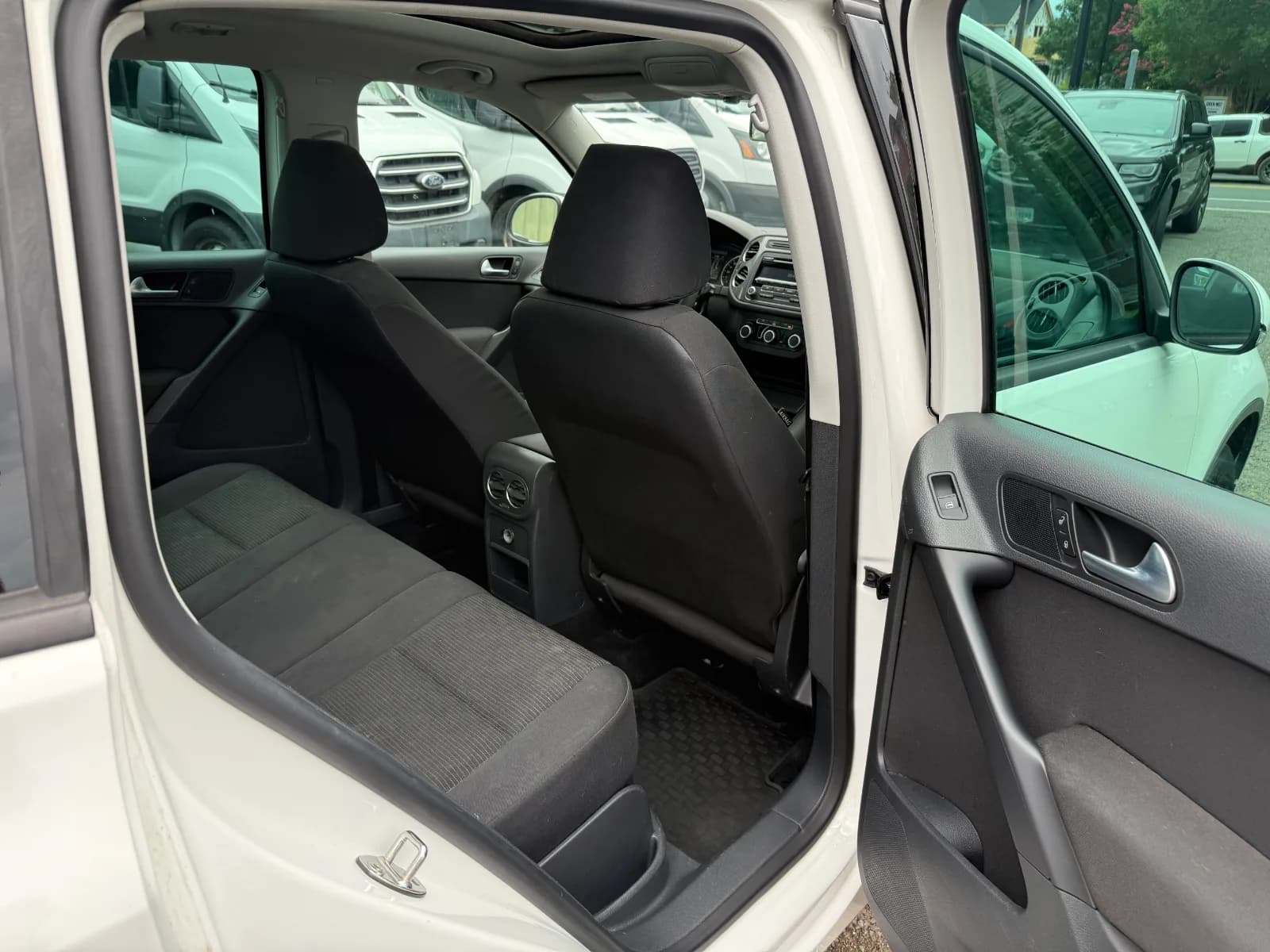 2012 Volkswagen Tiguan S in White, photo 12 of 16