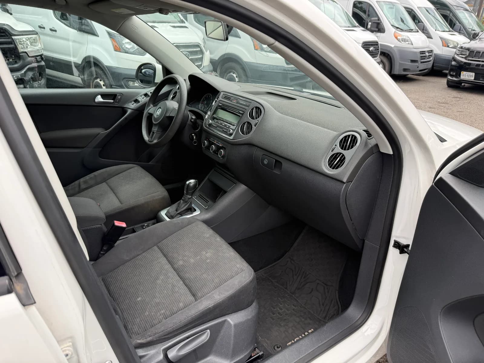 2012 Volkswagen Tiguan S in White, photo 13 of 16