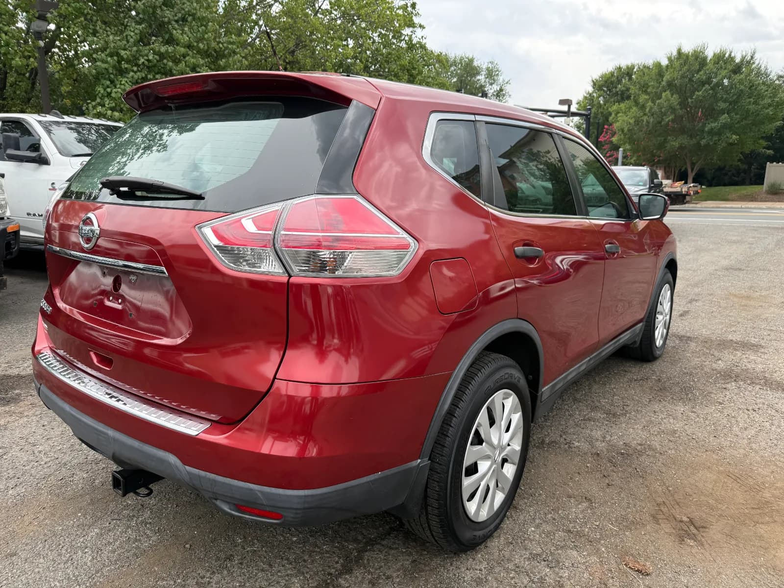 2016 Nissan Rogue S in Red, photo 5 of 16