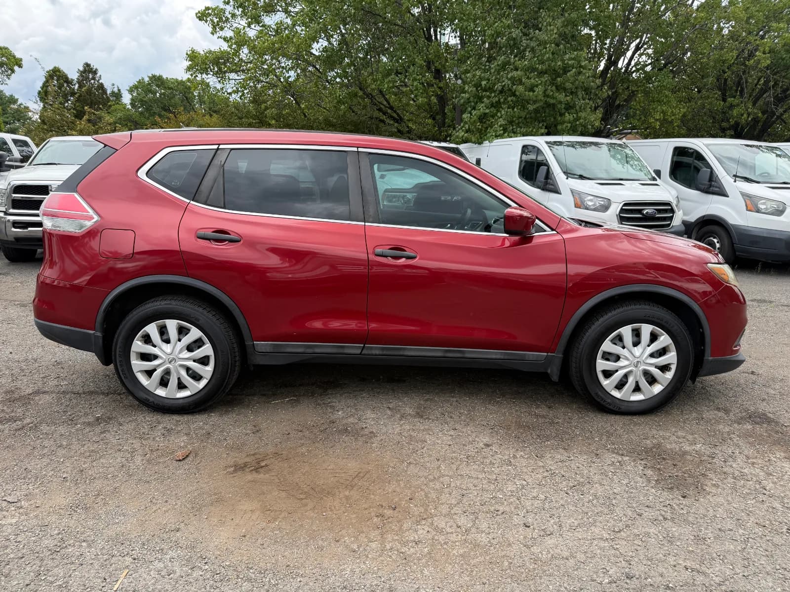 2016 Nissan Rogue S in Red, photo 6 of 16