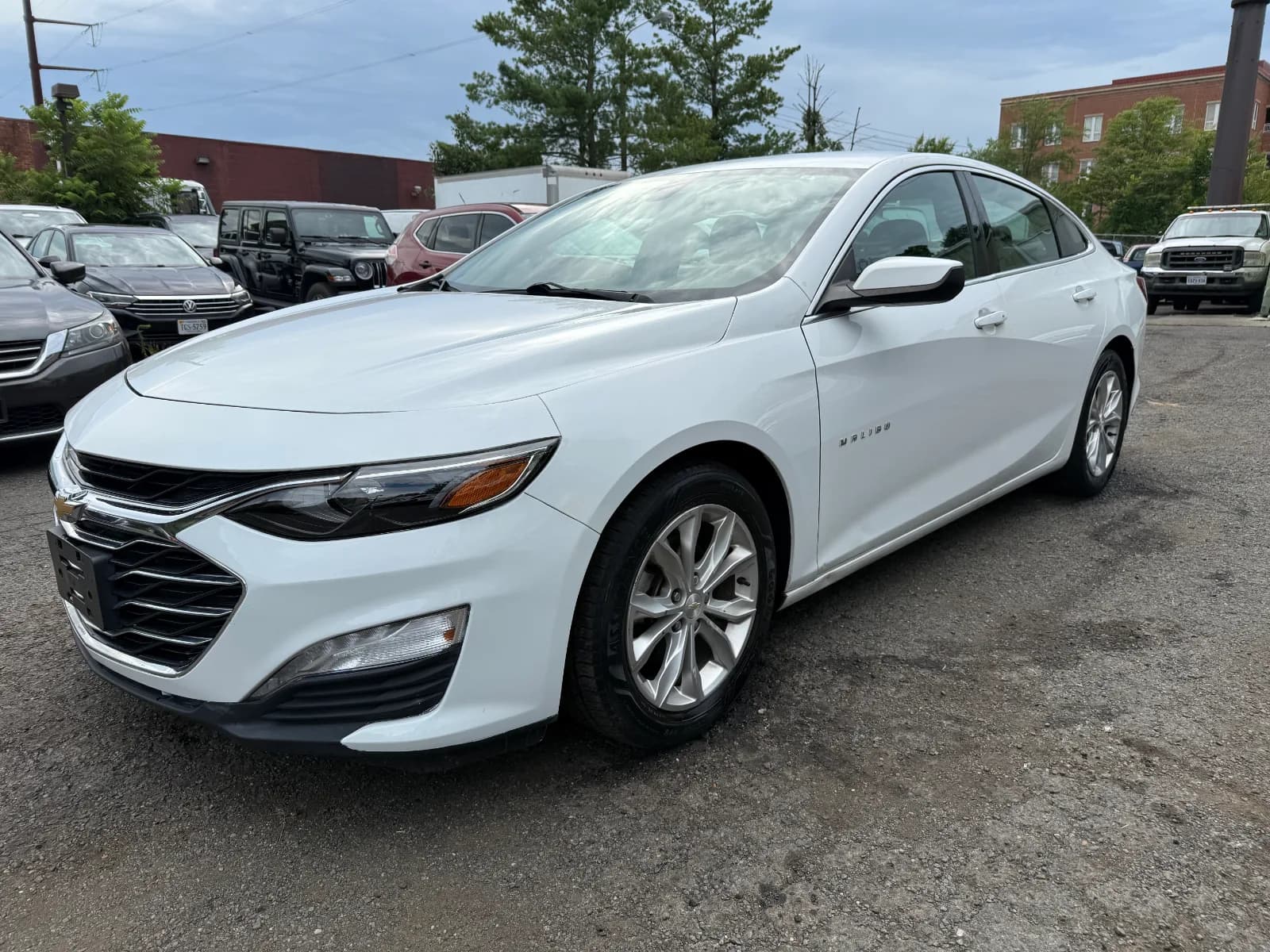 2020 Chevrolet Malibu LT (1LT) in White, photo 1 of 16