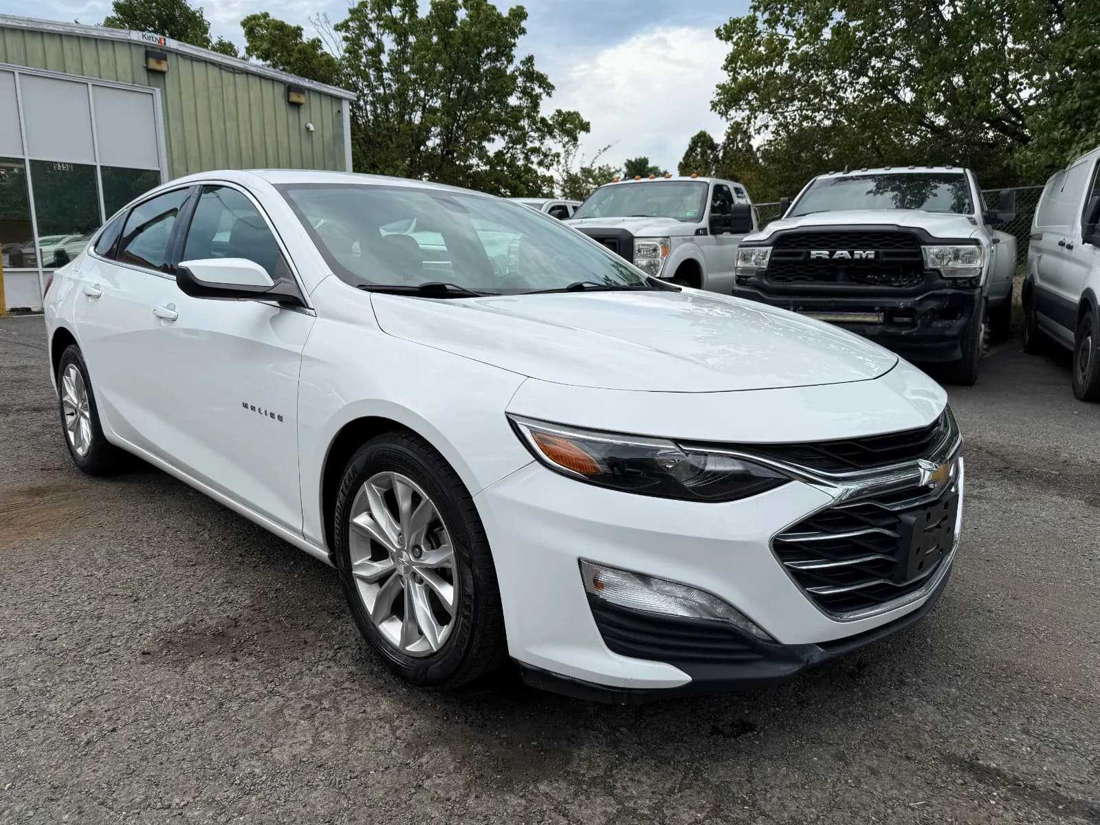2020 Chevrolet Malibu LT (1LT) in White, photo 7 of 16