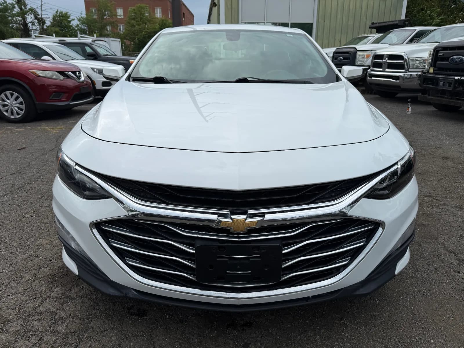 2020 Chevrolet Malibu LT (1LT) in White, photo 8 of 16