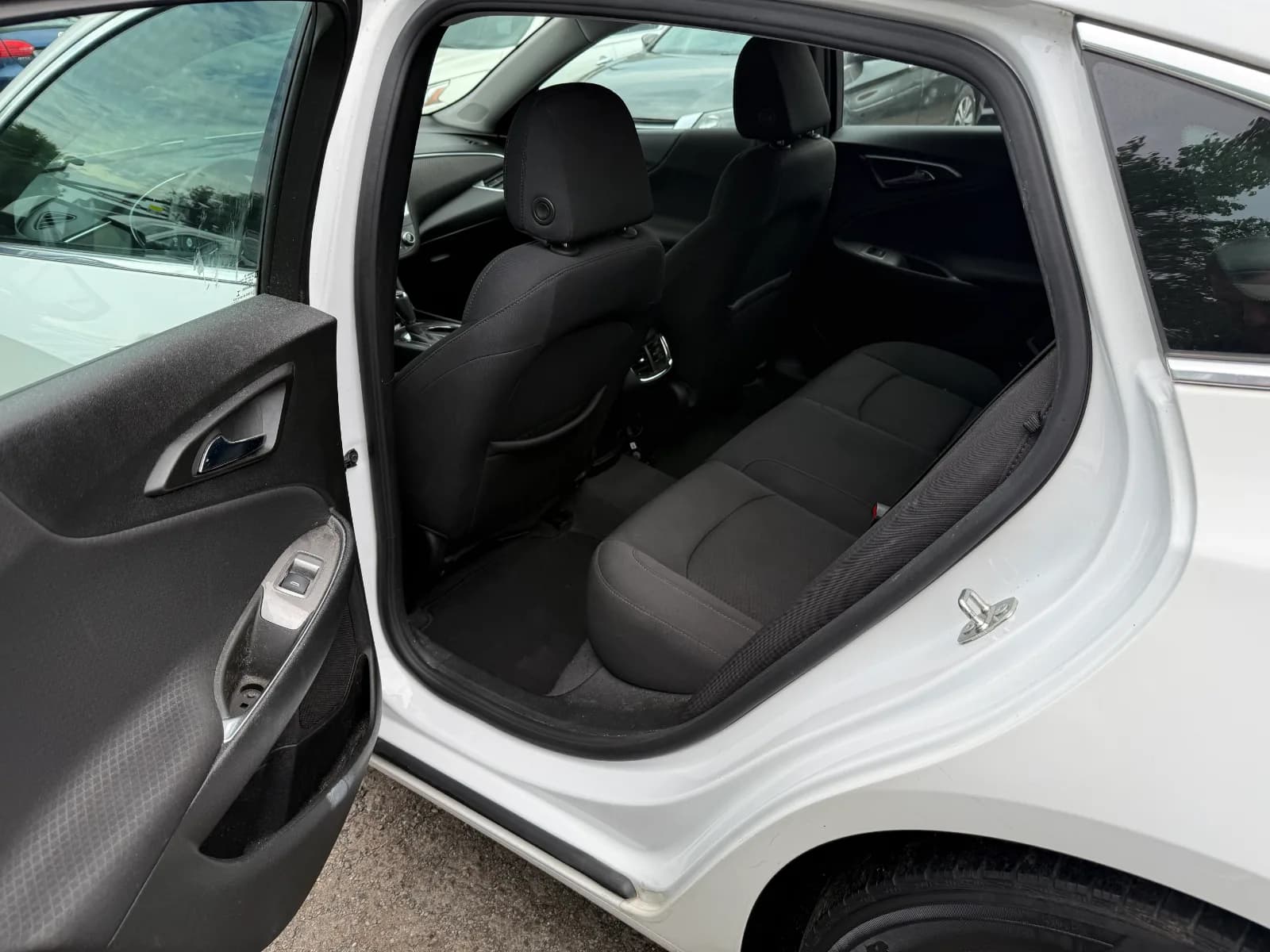2020 Chevrolet Malibu LT (1LT) in White, photo 10 of 16