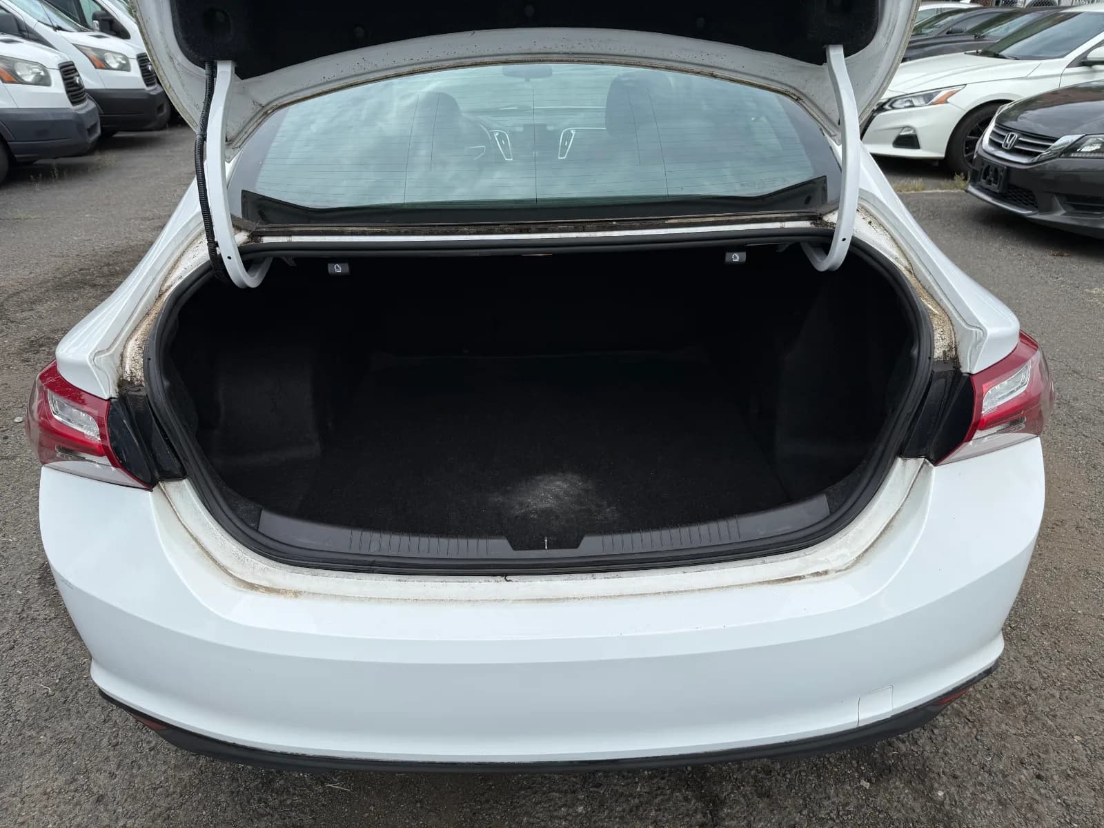 2020 Chevrolet Malibu LT (1LT) in White, photo 11 of 16