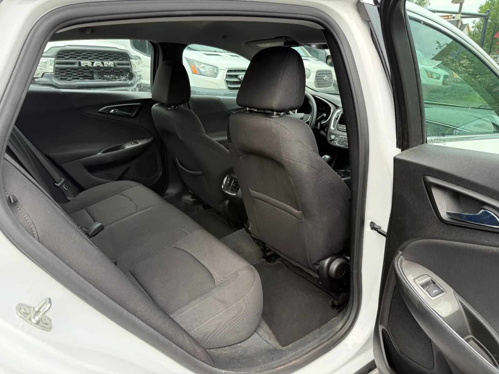 2020 Chevrolet Malibu LT (1LT) in White, photo 12 of 16