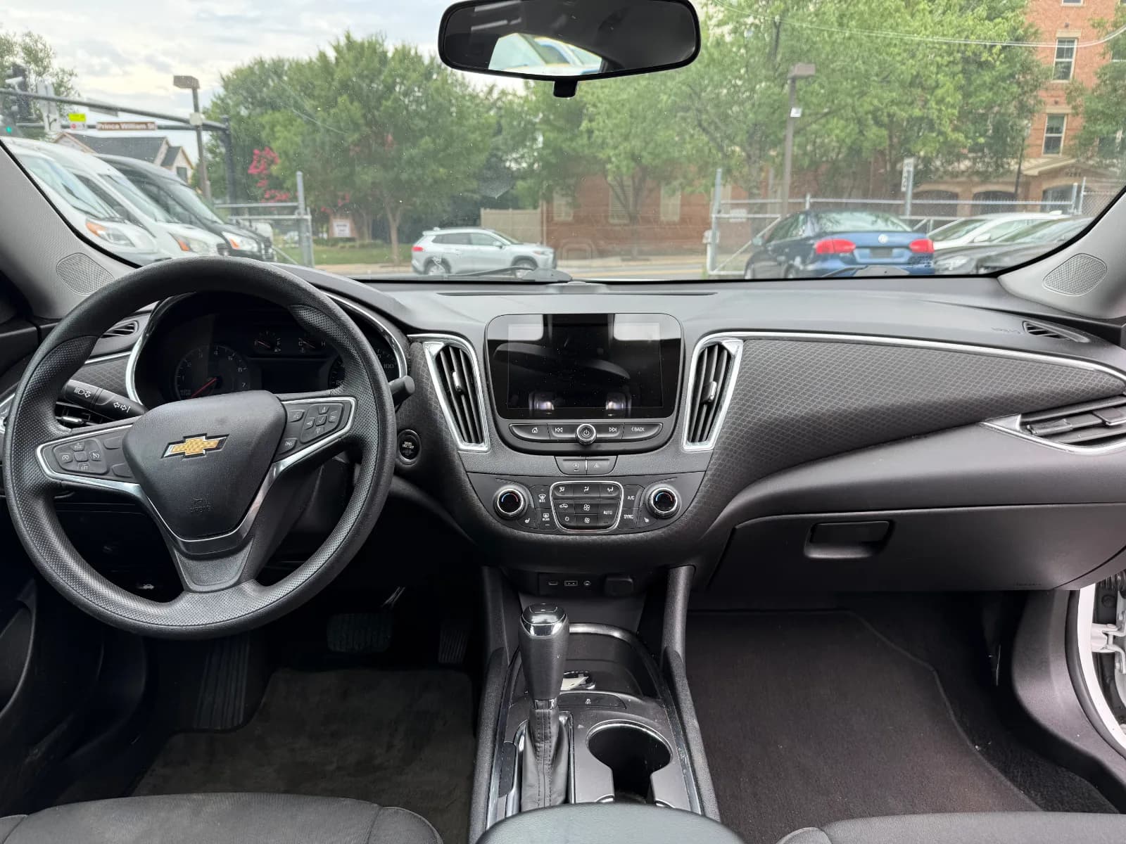 2020 Chevrolet Malibu LT (1LT) in White, photo 14 of 16